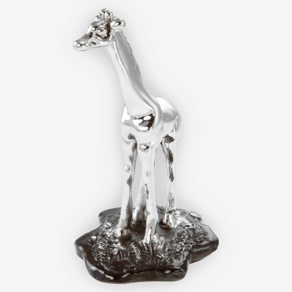 Escultura de Plata de una jirafa bebé hecha mediante proceso de electroformado