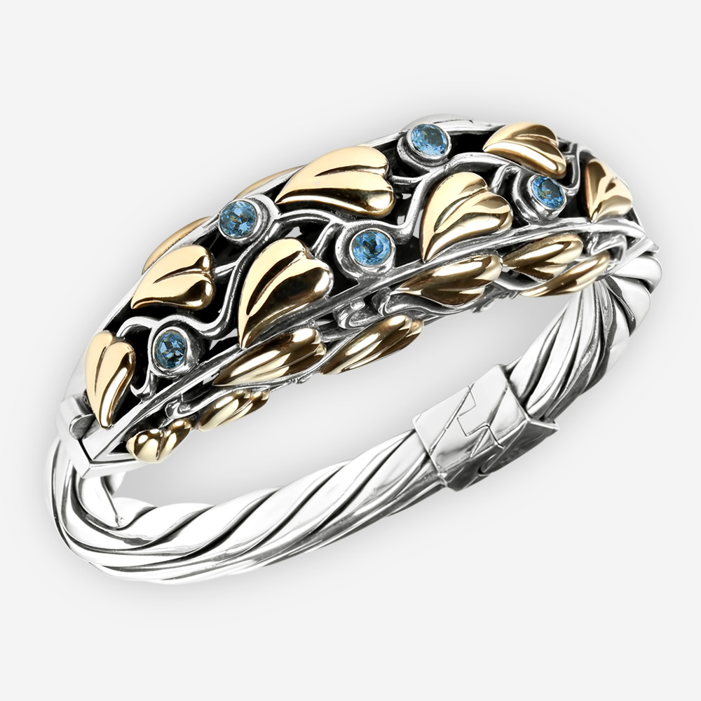 Brazalete de plata adornado con las hojas del oro 14k y las gemas azules del topacio.
